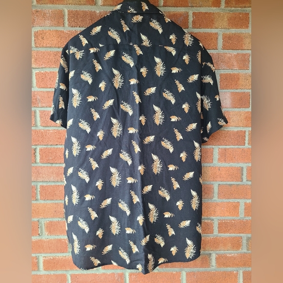 Level Ten US L black patterned short sleeve shirt - Picture 5 of 5